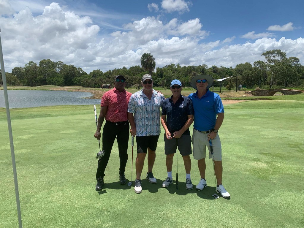 Fourball group photo by the lake